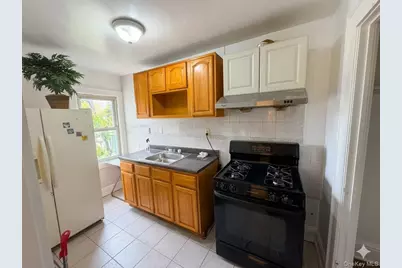 8735 165th Street, Jamaica, NY 11432 - Photo 3
