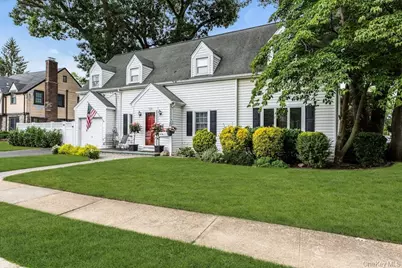 128 Stuart Street, Lynbrook, NY 11563 - Photo 3