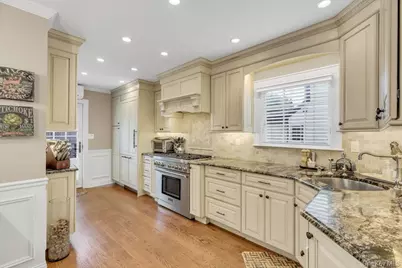 128 Stuart Street, Lynbrook, NY 11563 - Photo 11