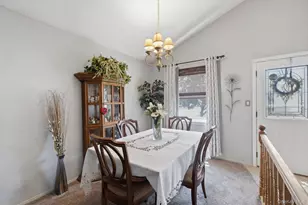 33 Wilshire Dr, North Babylon, NY 11703 - Photo 13