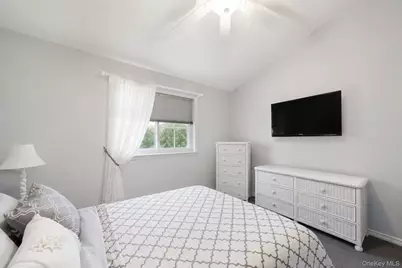 33 Wilshire Drive, North Babylon, NY 11703 - Photo 19