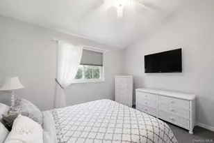 33 Wilshire Dr, North Babylon, NY 11703 - Photo 19