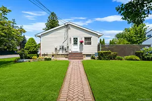 33 Wilshire Dr, North Babylon, NY 11703 - Photo 5