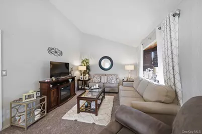 33 Wilshire Drive, North Babylon, NY 11703 - Photo 15