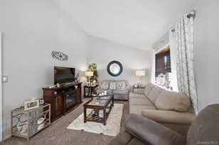 33 Wilshire Dr, North Babylon, NY 11703 - Photo 15