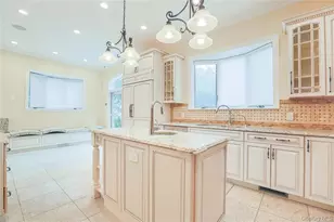 27 Elliot Rd, Great Neck, NY 11021 - Photo 15