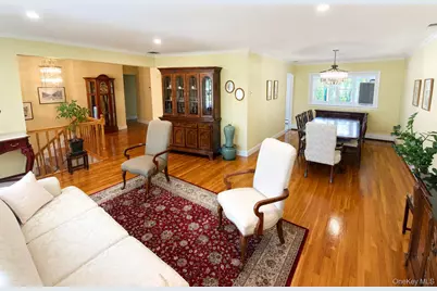 377 Old Courthouse Road, Manhasset Hills, NY 11040 - Photo 5