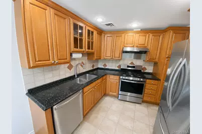 377 Old Courthouse Road, Manhasset Hills, NY 11040 - Photo 15