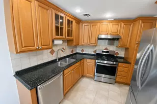 377 Old Courthouse Rd, Manhasset Hills, NY 11040 - Photo 15