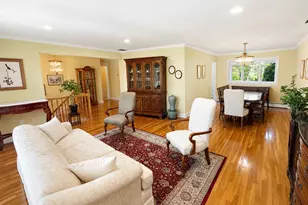 377 Old Courthouse Rd, Manhasset Hills, NY 11040 - Photo 7