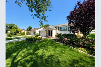 377 Old Courthouse Road, Manhasset Hills, NY 11040 - Photo 43