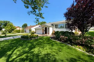 377 Old Courthouse Rd, Manhasset Hills, NY 11040 - Photo 43