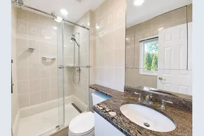 377 Old Courthouse Road, Manhasset Hills, NY 11040 - Photo 27