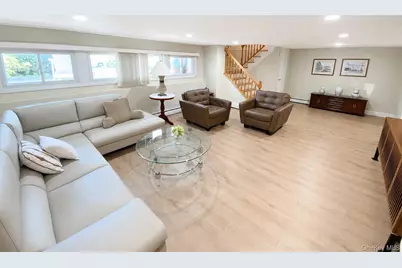 377 Old Courthouse Road, Manhasset Hills, NY 11040 - Photo 33
