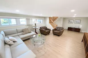 377 Old Courthouse Rd, Manhasset Hills, NY 11040 - Photo 33