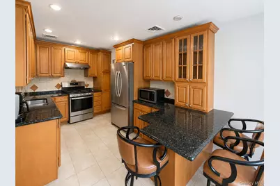 377 Old Courthouse Road, Manhasset Hills, NY 11040 - Photo 13