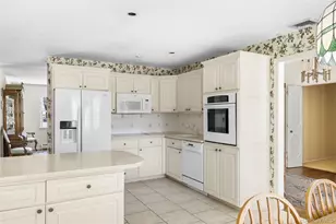 315 Laurel Ln, Syosset, NY 11791 - Photo 5