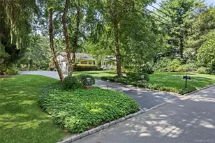 315 Laurel Ln, Syosset, NY 11791 - Photo 3