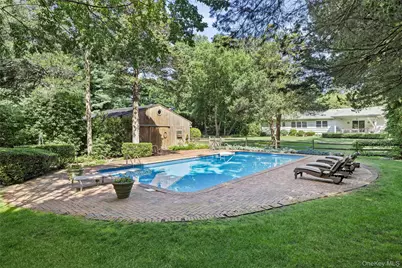 315 Laurel Lane, Syosset, NY 11791 - Photo 23