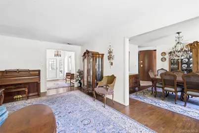 315 Laurel Lane, Syosset, NY 11791 - Photo 13