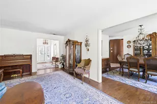 315 Laurel Ln, Syosset, NY 11791 - Photo 13