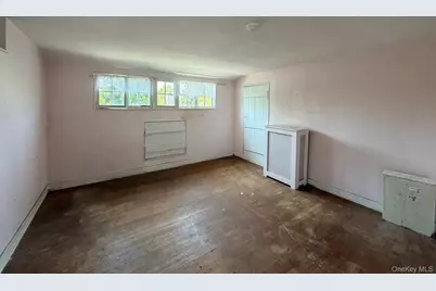 126 Eaton Lane, West Islip, NY 11795 - Photo 21