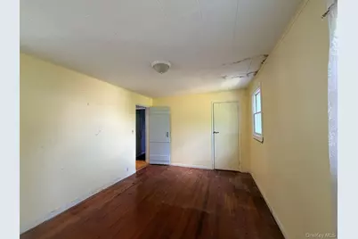126 Eaton Lane, West Islip, NY 11795 - Photo 17