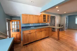 126 Eaton Ln, West Islip, NY 11795 - Photo 15
