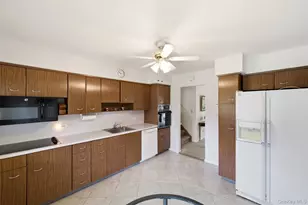 36 Cherrywood Dr, East Northport, NY 11731 - Photo 15