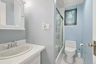 910 Stuart Ave, Mamaroneck, NY 10543 - Photo 13