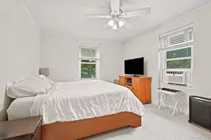 910 Stuart Ave, Mamaroneck, NY 10543 - Photo 11