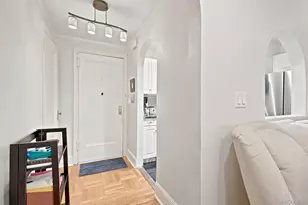 910 Stuart Ave, Mamaroneck, NY 10543 - Photo 3