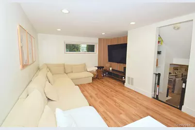 51 Whitman Avenue, Syosset, NY 11791 - Photo 5