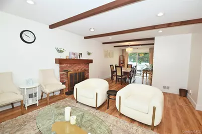 51 Whitman Avenue, Syosset, NY 11791 - Photo 11