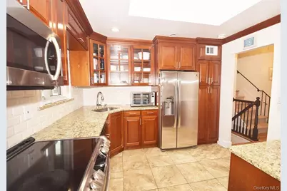 51 Whitman Avenue, Syosset, NY 11791 - Photo 9