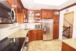 51 Whitman Ave, Syosset, NY 11791 - Photo 9