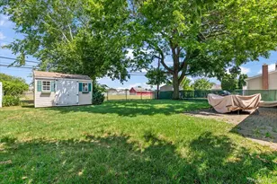 7 Chickadee Ln, Levittown, NY 11756 - Photo 23