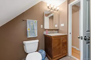 7 Chickadee Ln, Levittown, NY 11756 - Photo 21