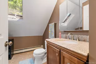 7 Chickadee Ln, Levittown, NY 11756 - Photo 19