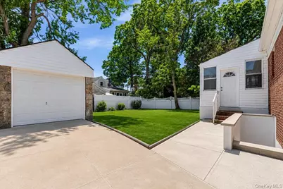15 Astor Place, Valley Stream, NY 11581 - Photo 7
