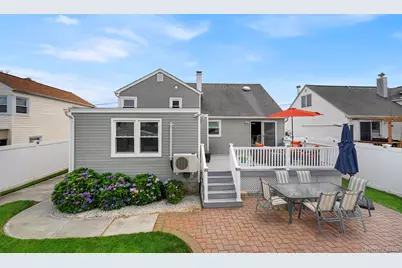 40 Martha Street, Freeport, NY 11520 - Photo 31