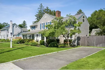 138 Hallock Street, Riverhead, NY 11901 - Photo 29
