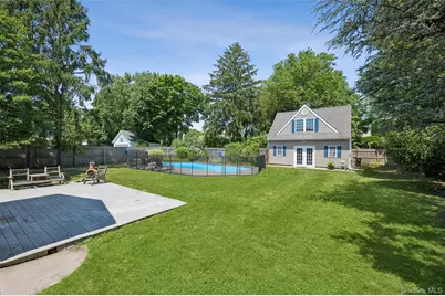 138 Hallock Street, Riverhead, NY 11901 - Photo 25