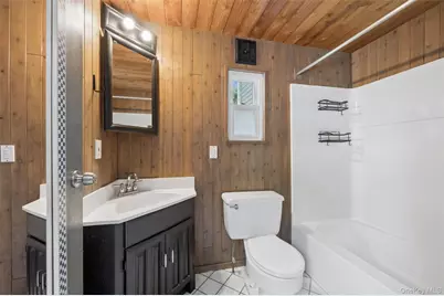 138 Hallock Street, Riverhead, NY 11901 - Photo 13