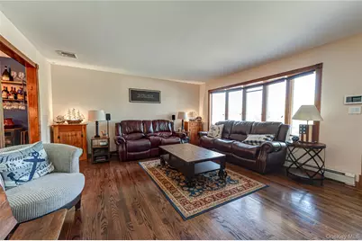 19 Buchanan Avenue, Amityville, NY 11701 - Photo 7