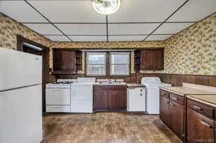 31 West Ave, West Sayville, NY 11796 - Photo 5