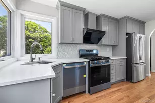 906 Stratford Dr, East Meadow, NY 11554 - Photo 9