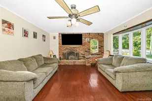 30 Dow St, Central Islip, NY 11722 - Photo 7