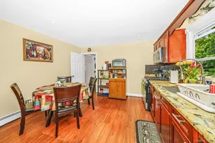 30 Dow St, Central Islip, NY 11722 - Photo 9