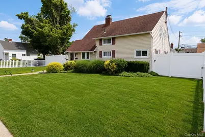 164 Bloomingdale Road, Levittown, NY 11756 - Photo 3